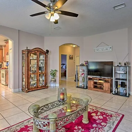 Cozy Family Home With Private Yard 30 Mi To Beaches! Home